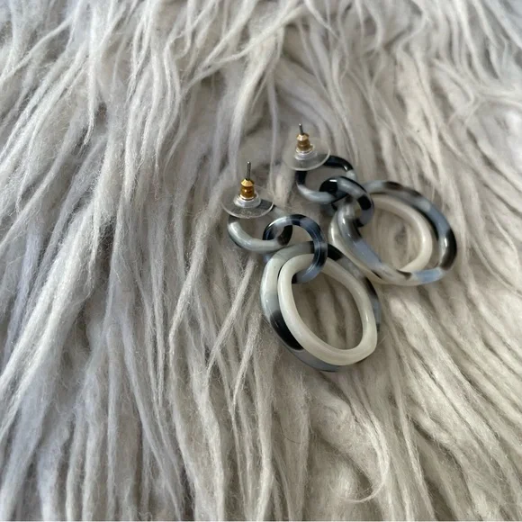 Lele Sadoughi Small Twig Banded Blue Opal White Marble Acetate Dangle Hoops EUC - Picture 6 of 9